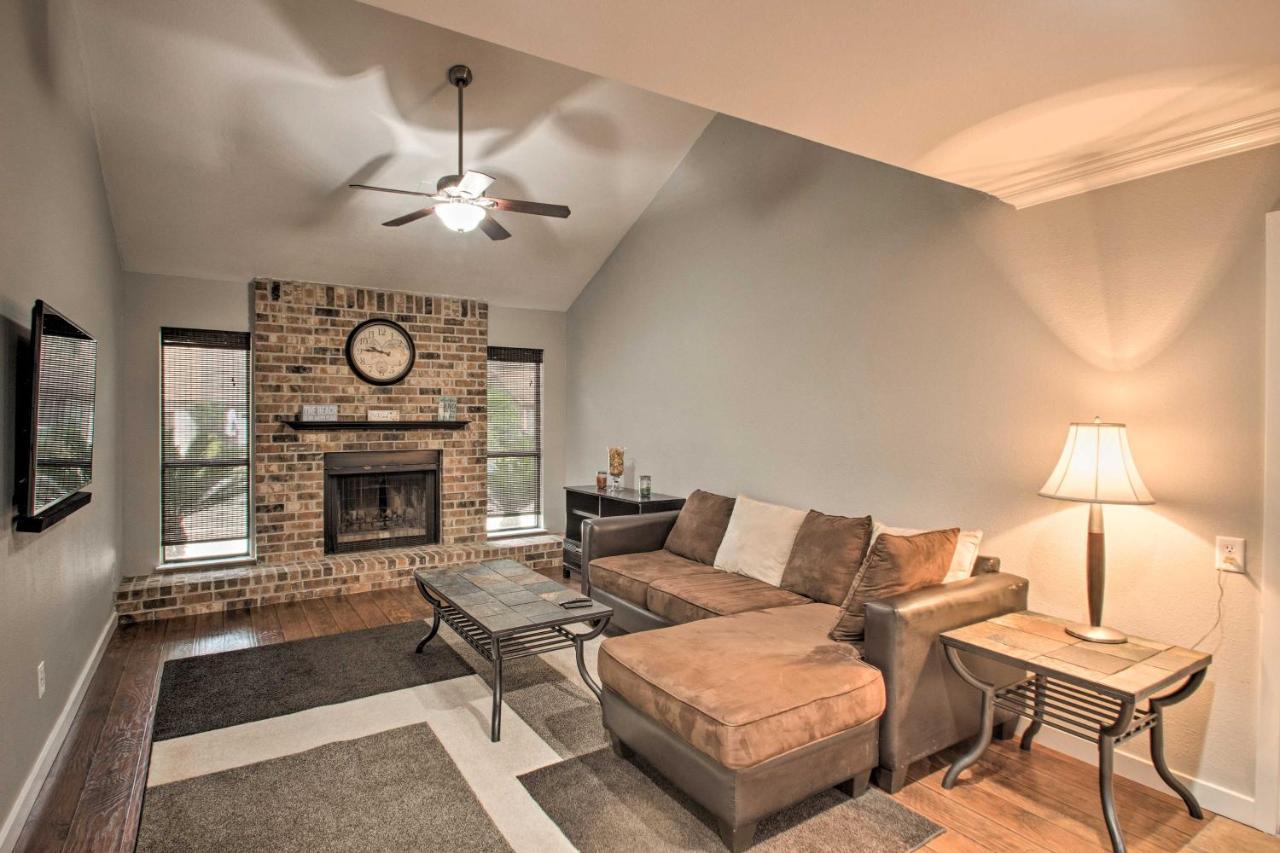 2-Story Pensacola Home With Game Room And Private Yard Exterior photo